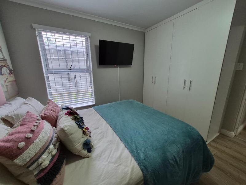 To Let 4 Bedroom Property for Rent in Oude Westhof Western Cape